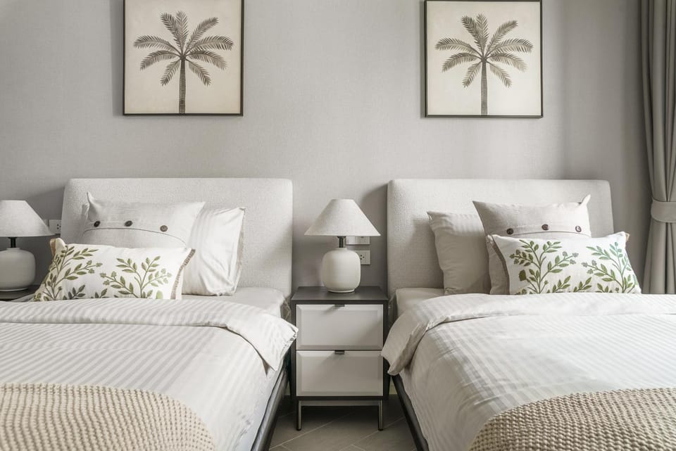 Photo of the whole room, Bedroom