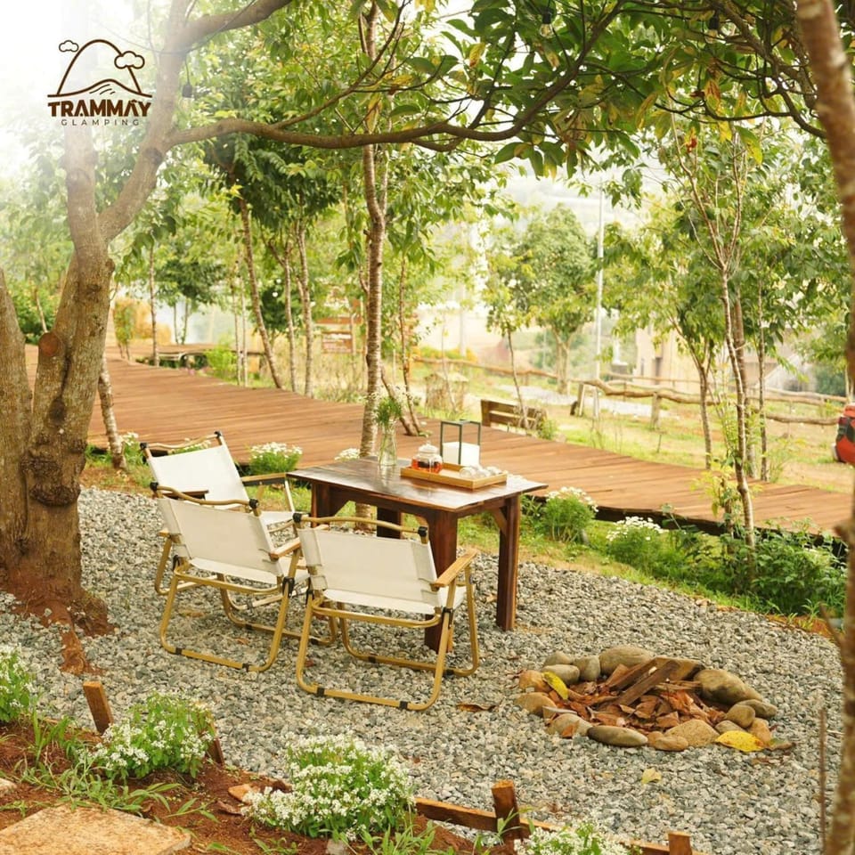 Spring, Day, Natural landscape, Dining area