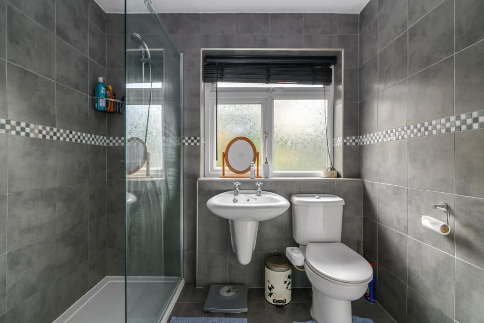 Spacious 2 BDR Home with Parking Near City Centre Apartment in Birmingham