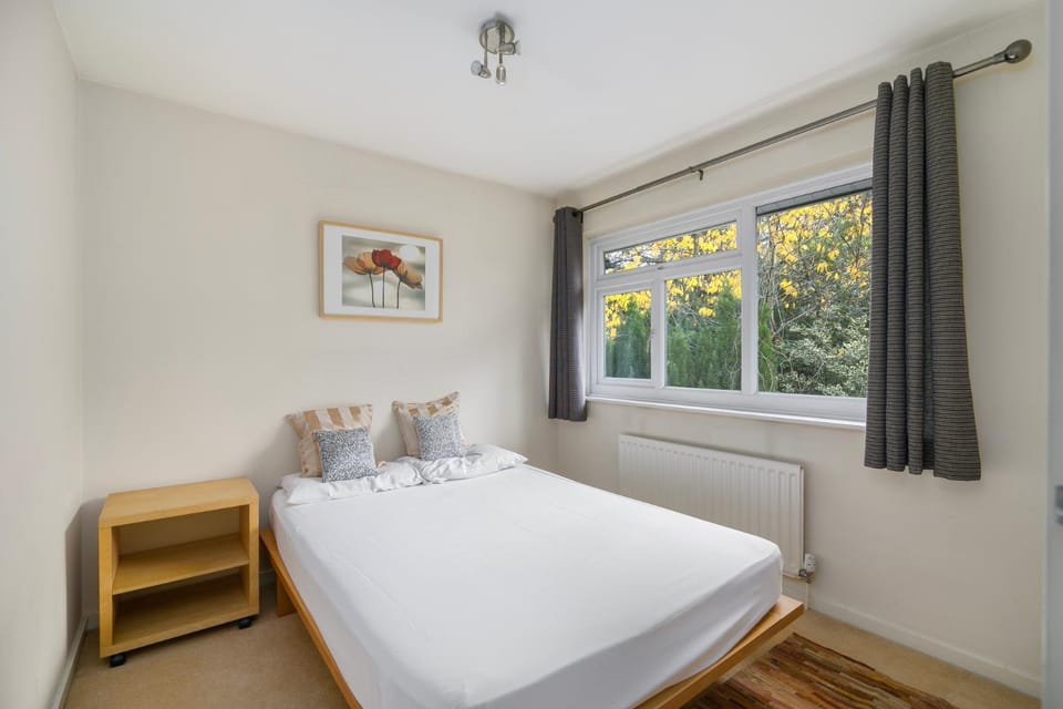 Spacious 2 BDR Home with Parking Near City Centre Apartment in Birmingham