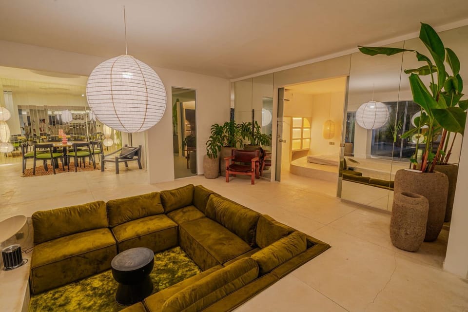 Living room, Seating area