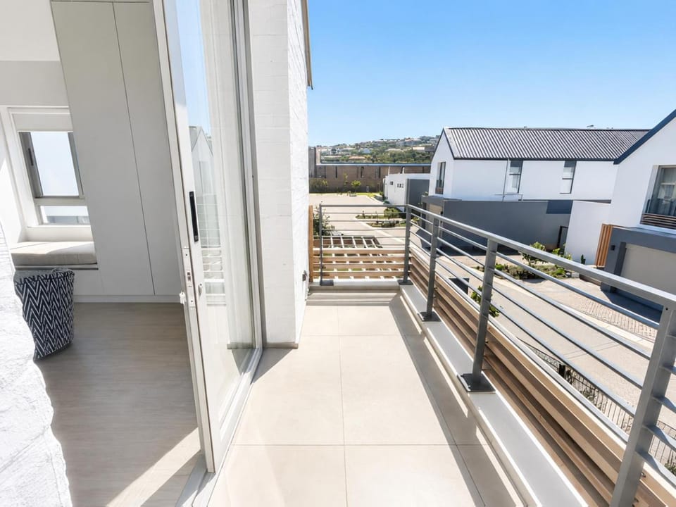 Patio, Day, View (from property/room), Balcony/Terrace
