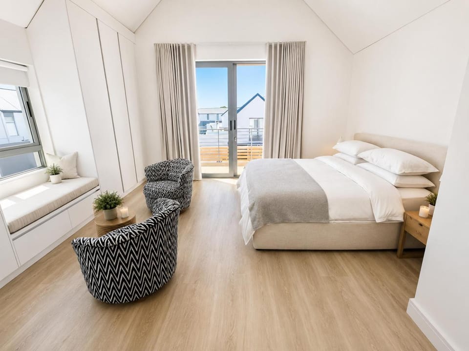 Bed, Natural landscape, Photo of the whole room, Seating area, Bedroom