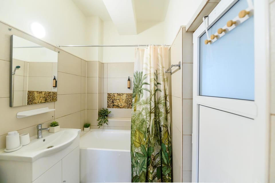 Shower, Bathroom, towels