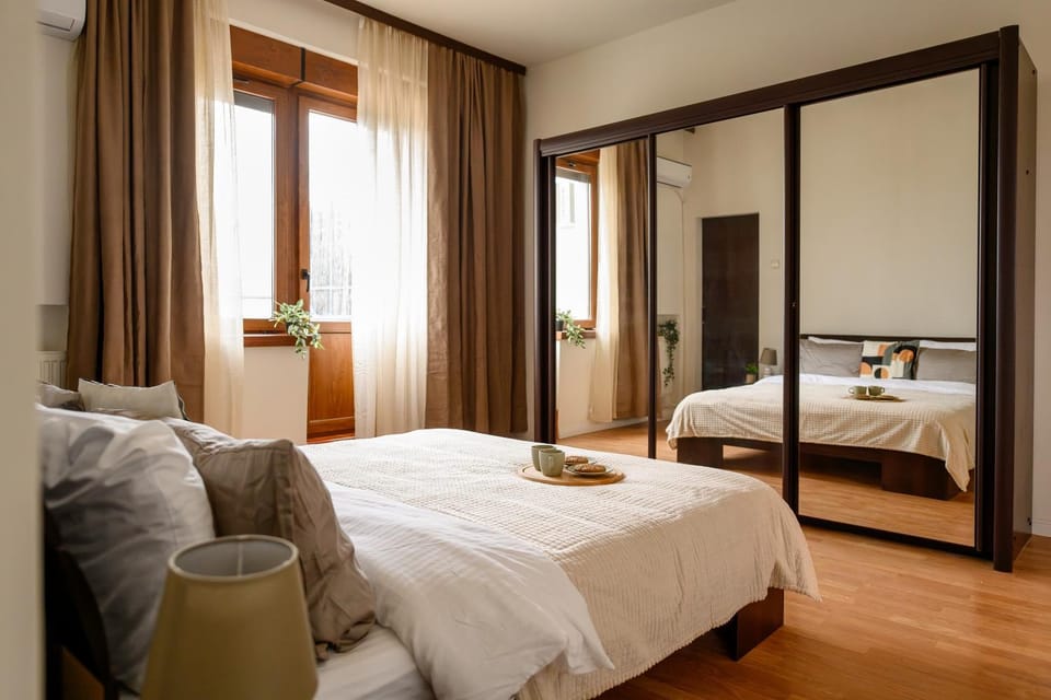Bed, Bedroom, towels, wardrobe