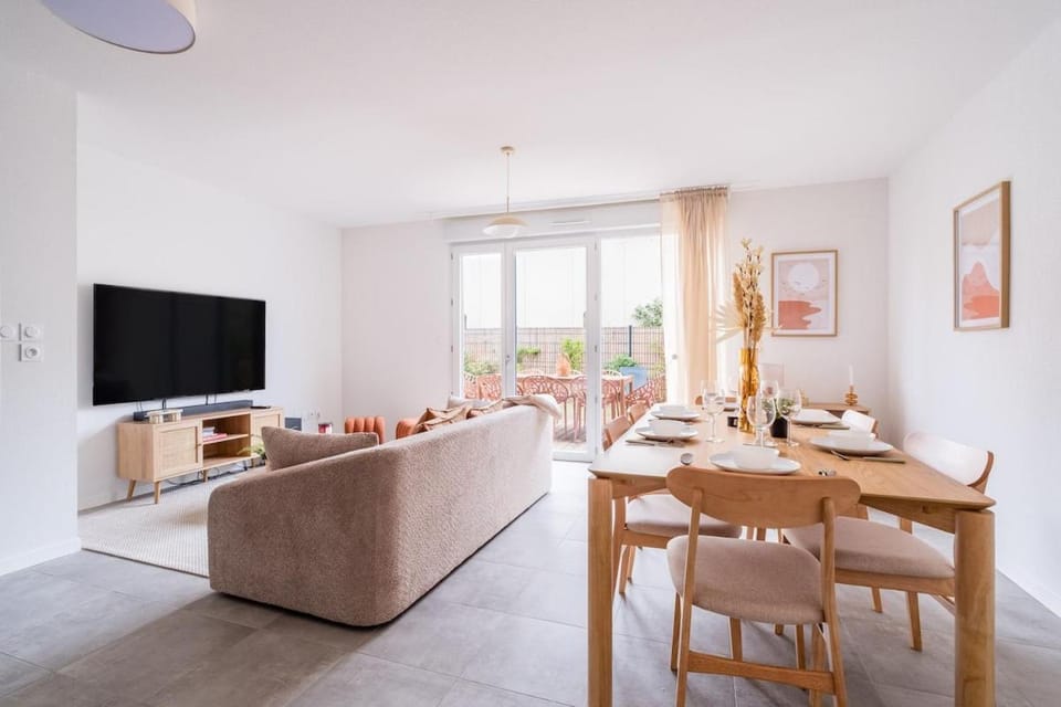 Maison Spacieuse avec Jardin Privé 3 Chambres Parking Gratuit 15 min Toulouse House in Toulouse