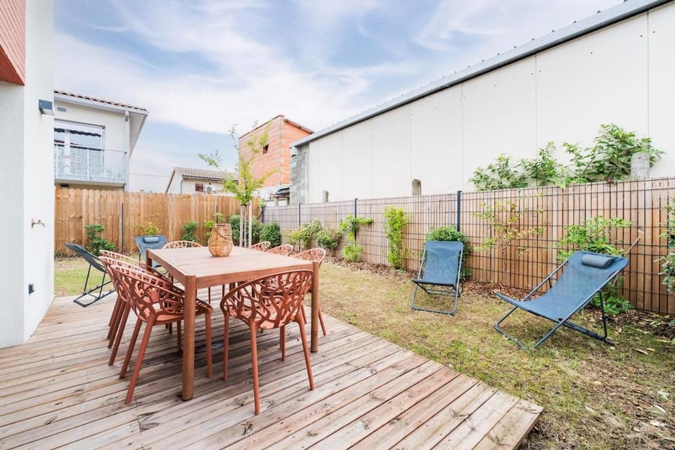 Maison Spacieuse avec Jardin Privé 3 Chambres Parking Gratuit 15 min Toulouse House in Toulouse