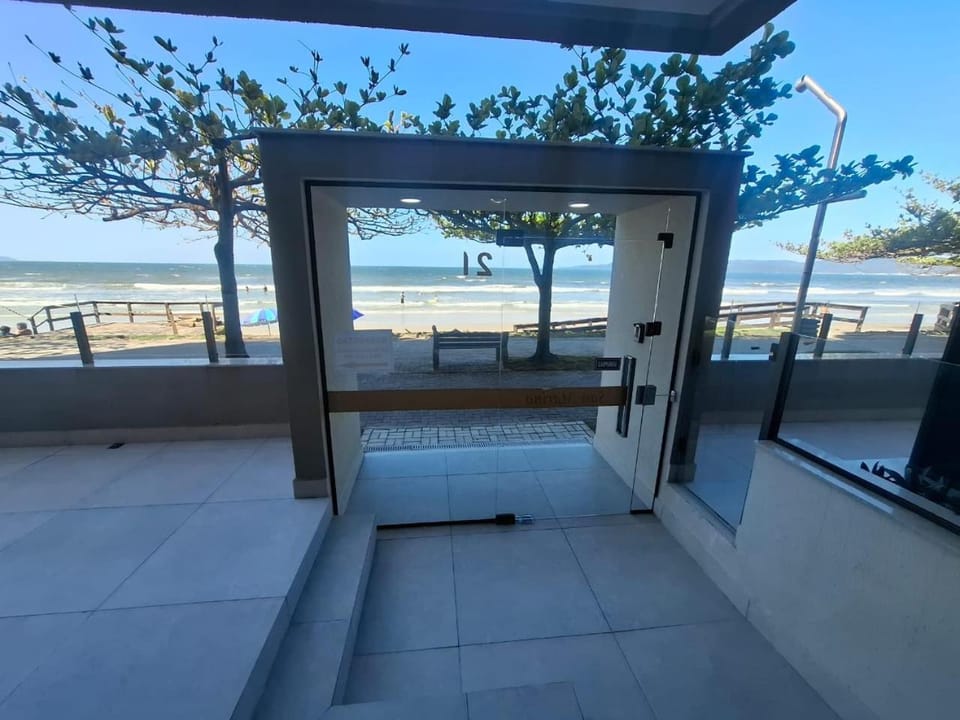 Apartamento a Beira Mar em Meia Praia Apartment in Porto Belo