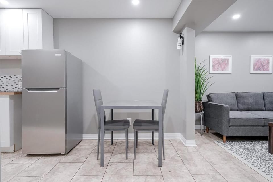 Renovated 2 Bedroom Basement Apartment Near 401 and Amenities Apartment in Bowmanville