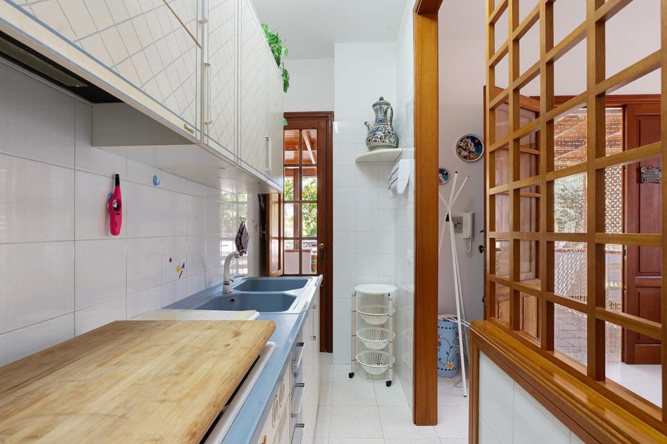 Property building, Kitchen or kitchenette, Living room