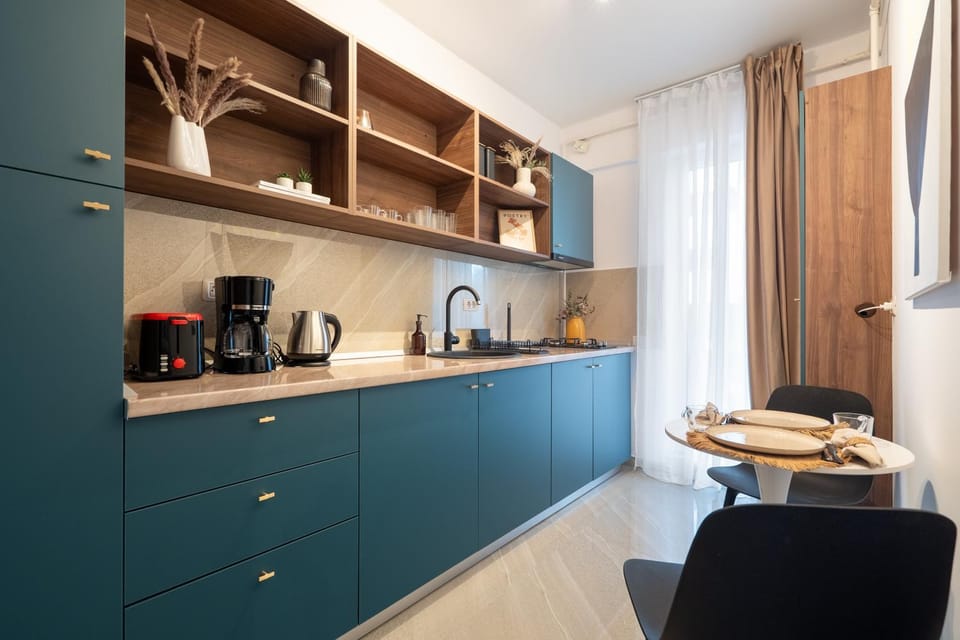 Coffee/tea facilities, Kitchen or kitchenette, stove, toaster