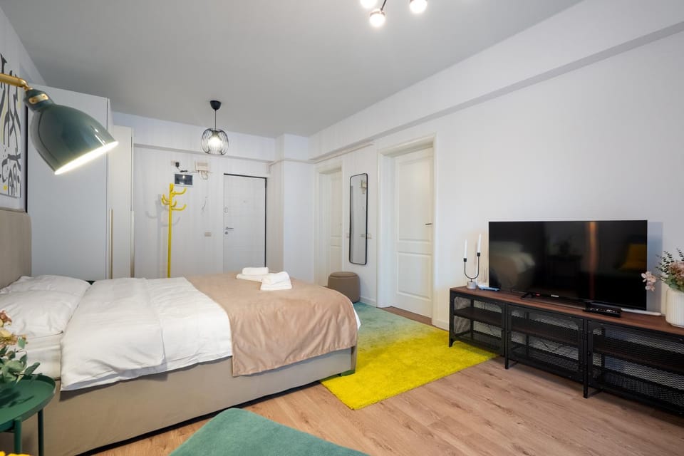 Bed, TV and multimedia, Photo of the whole room, Evening entertainment, Bedroom