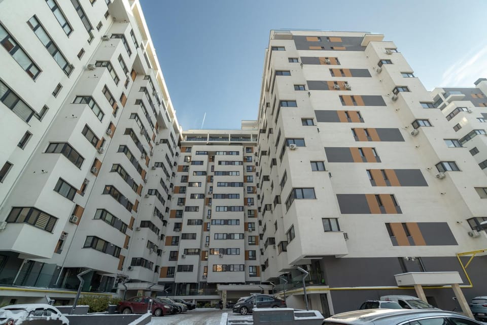 Property building, Location