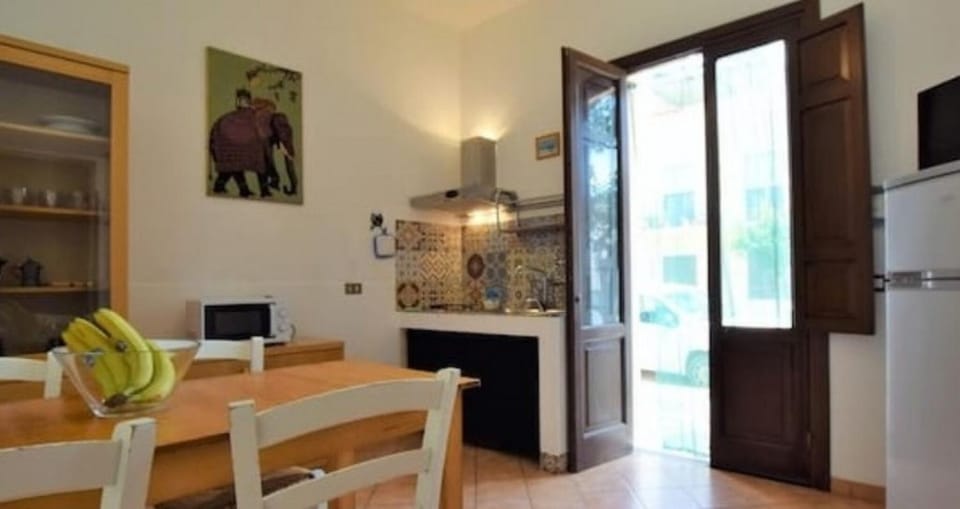 Property building, Kitchen or kitchenette, Living room