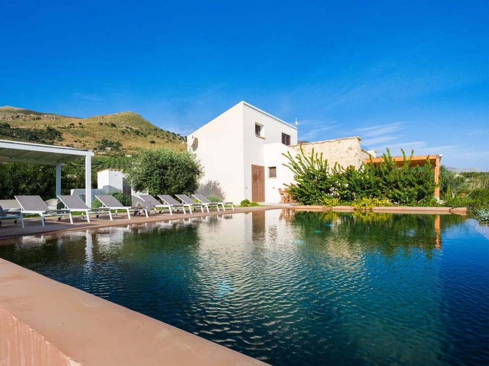 Swimming pool, Swimming pool