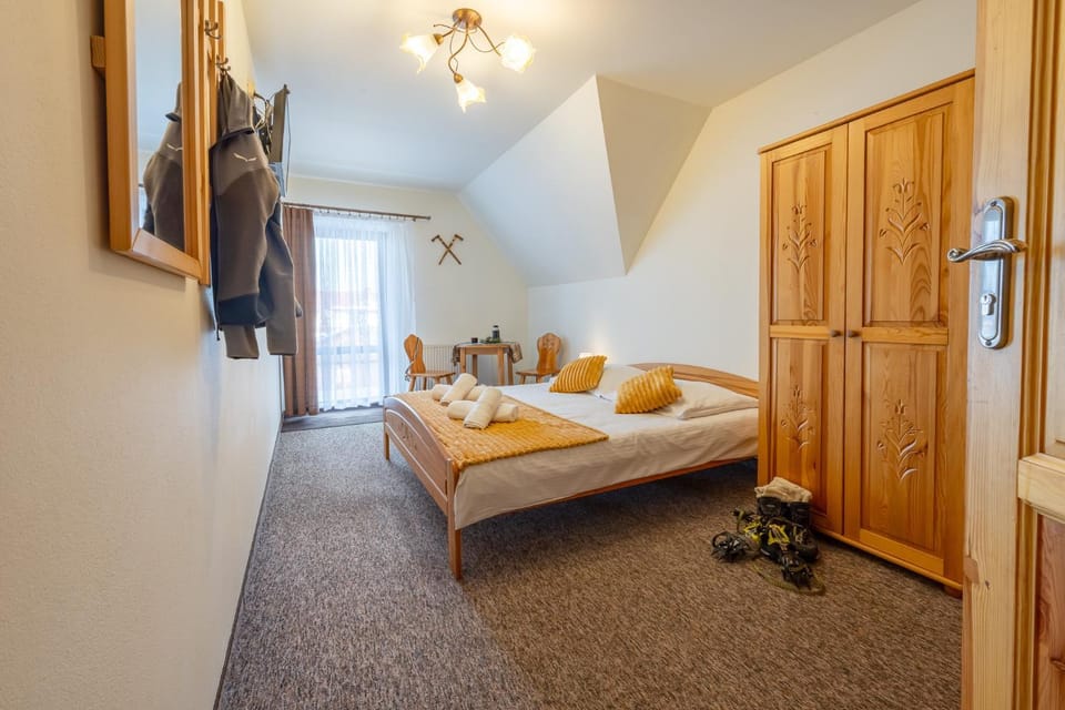 Bed, TV and multimedia, Photo of the whole room, Bedroom, towels, wardrobe