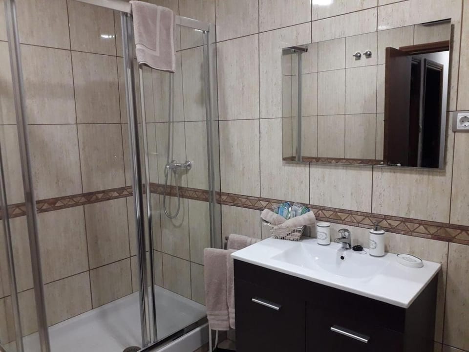 Bathroom, towels