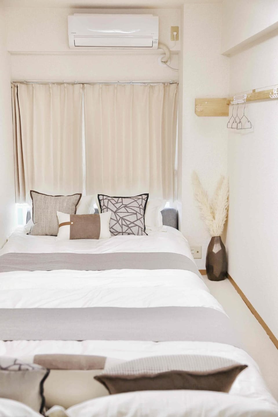 Bed, Photo of the whole room, Bedroom, air conditioner