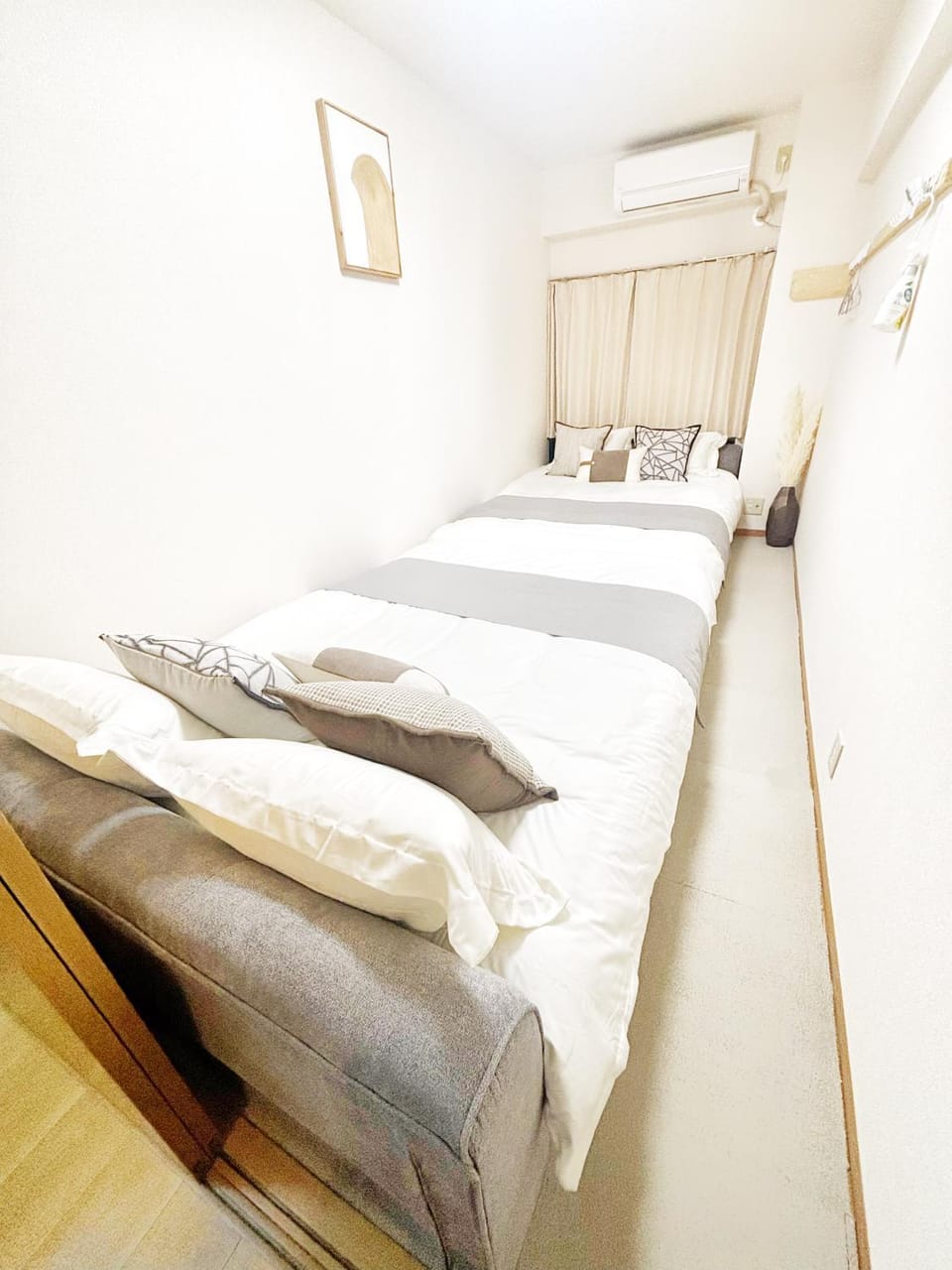 Bed, Photo of the whole room, Bedroom, air conditioner