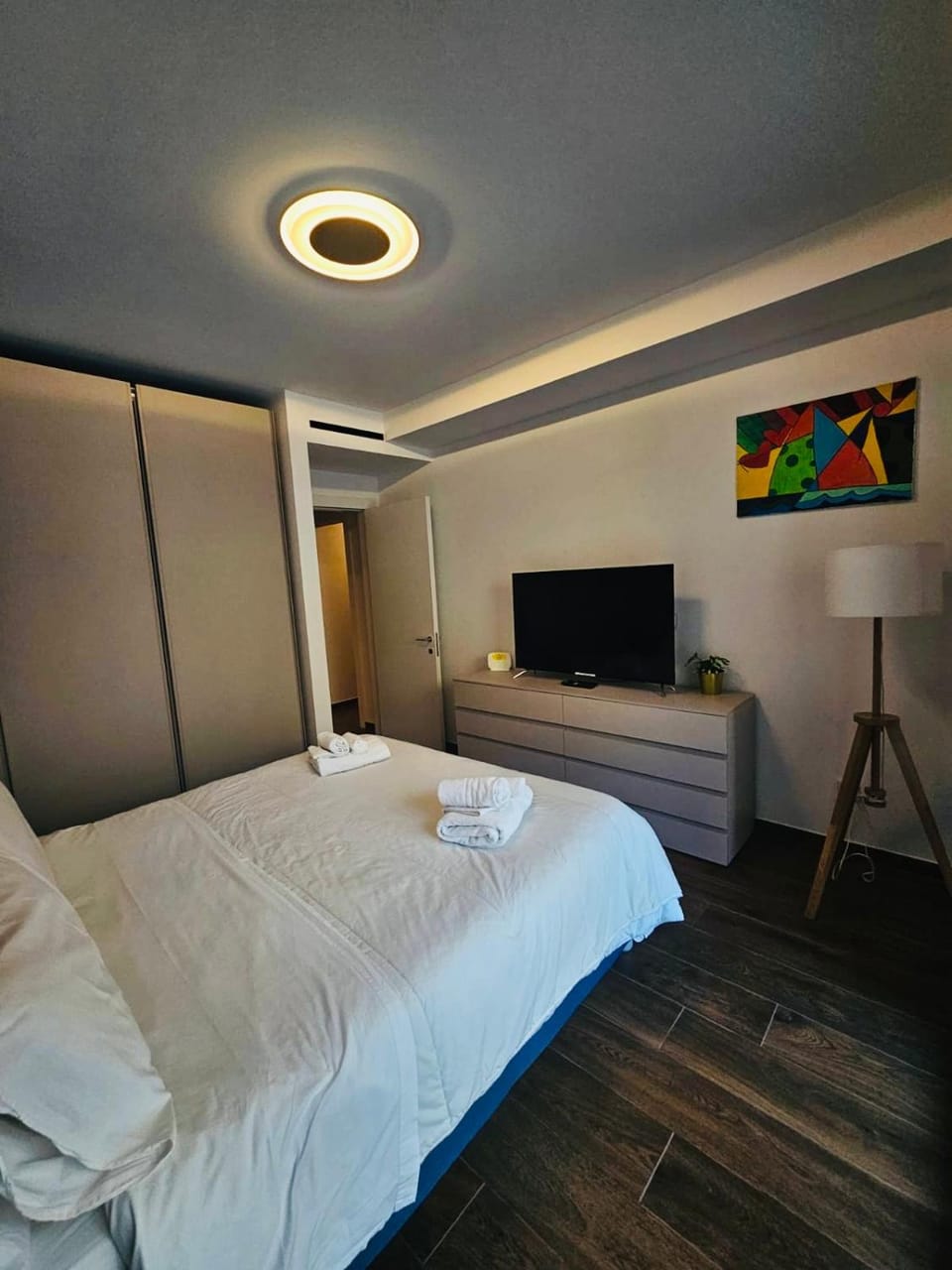 Bed, TV and multimedia, Photo of the whole room, Bedroom, air conditioner