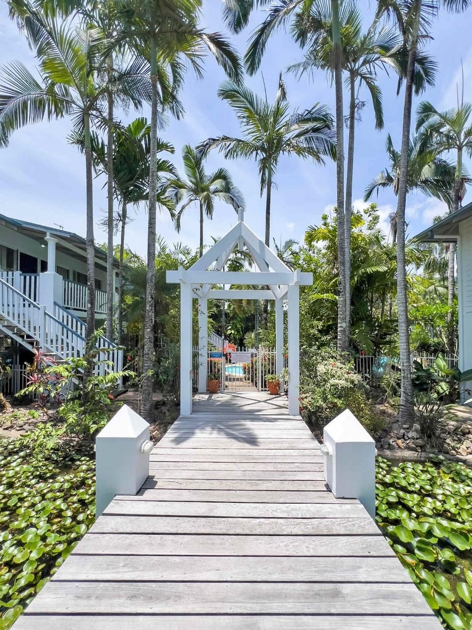 Poolside Mango House Apartment in Whitsundays