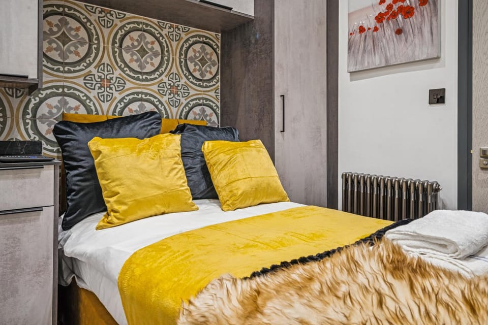 Casa Pinto Luxe & Comfy 3BR House with Private Rooms or Full-House Stay By AltoLuxo Short Lets & Serviced Accommodation Apartment in Bristol