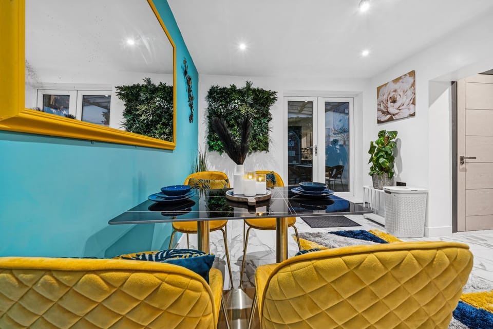 Casa Pinto Luxe & Comfy 3BR House with Private Rooms or Full-House Stay By AltoLuxo Short Lets & Serviced Accommodation Apartment in Bristol