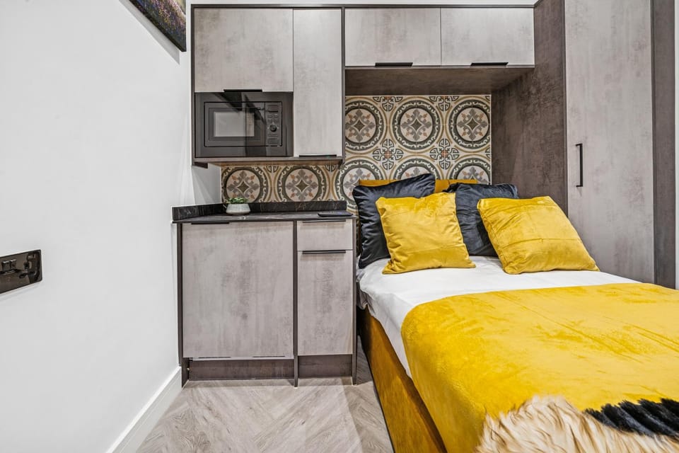 Casa Pinto Luxe & Comfy 3BR House with Private Rooms or Full-House Stay By AltoLuxo Short Lets & Serviced Accommodation Apartment in Bristol