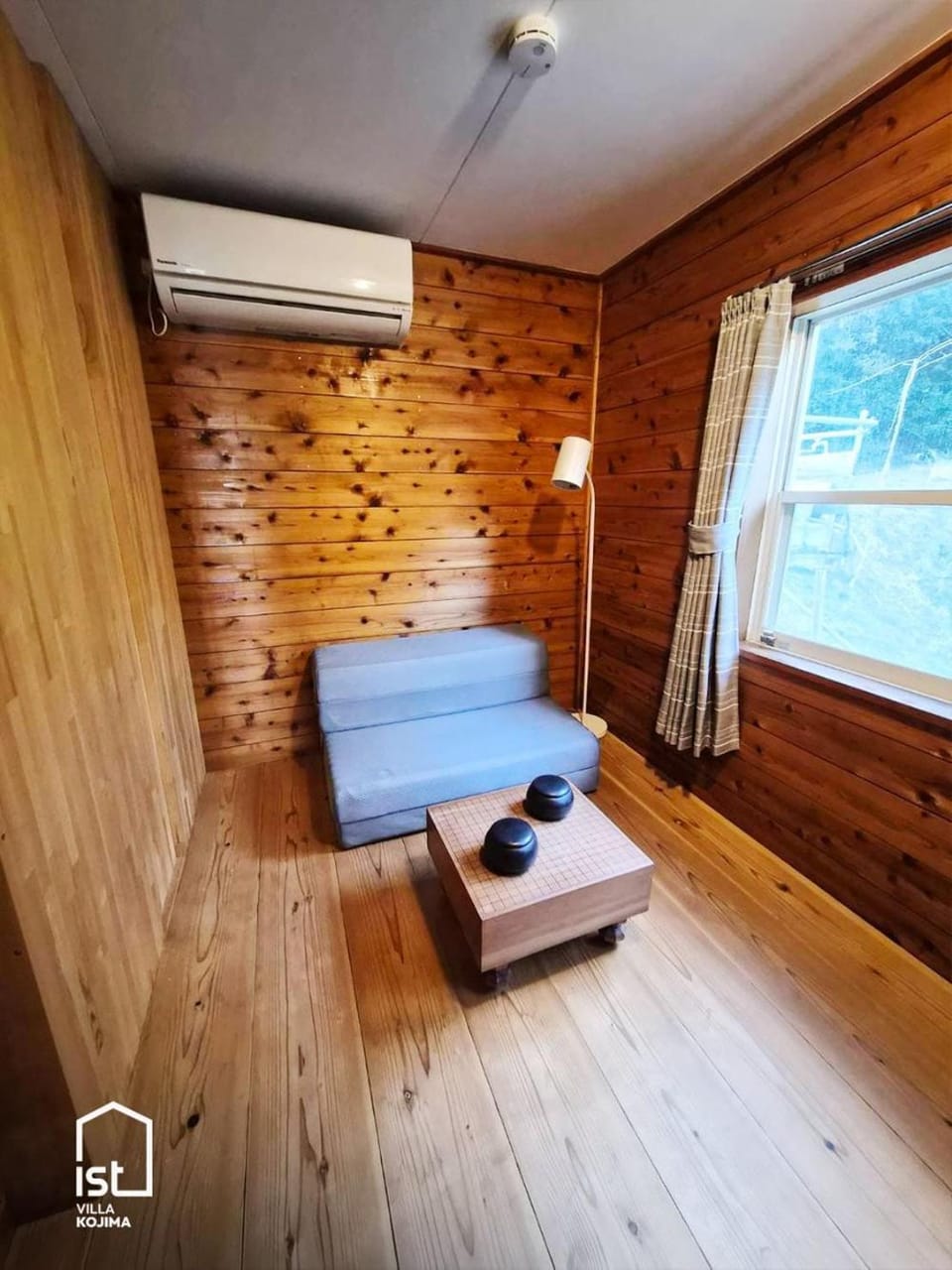 Living room, Photo of the whole room, Seating area, air conditioner