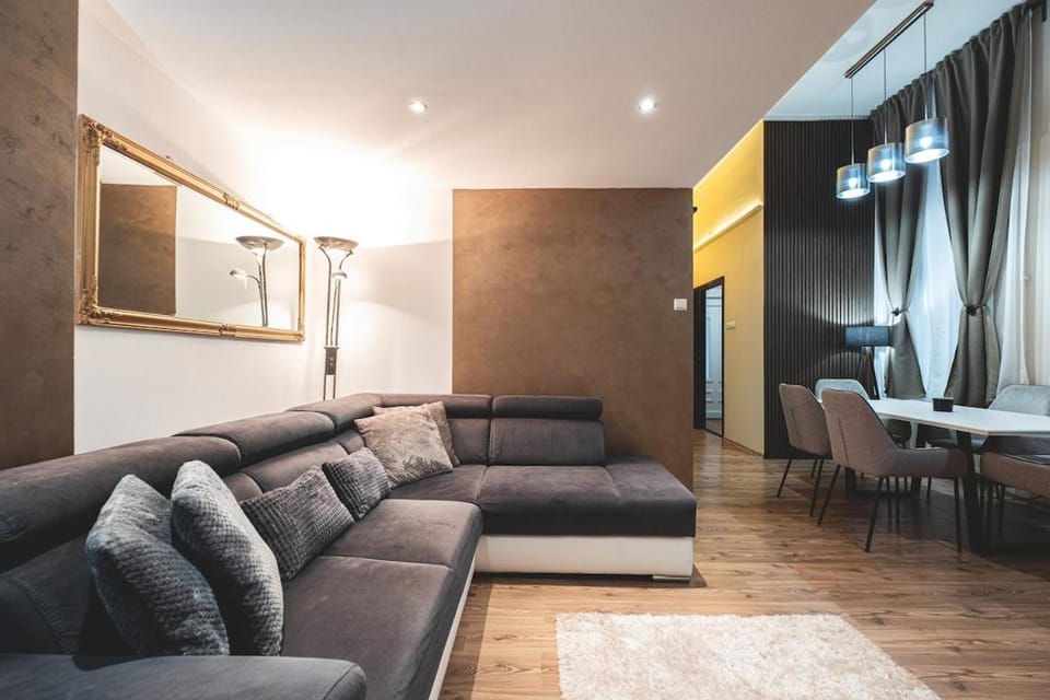Spacious & Modern 3BR Flat by Andrassy Blvd Apartment in Budapest