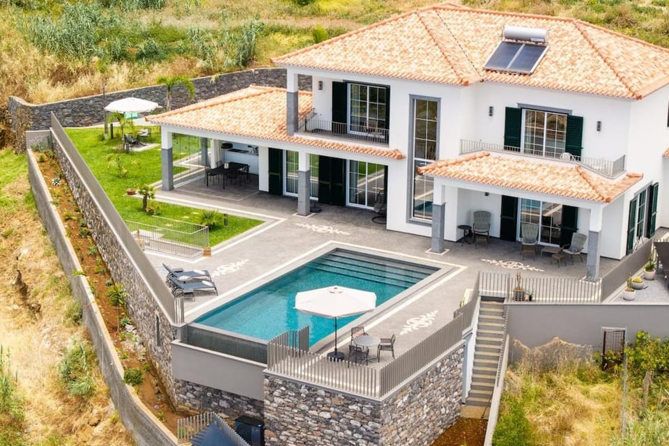 Property building, Swimming pool, Swimming pool