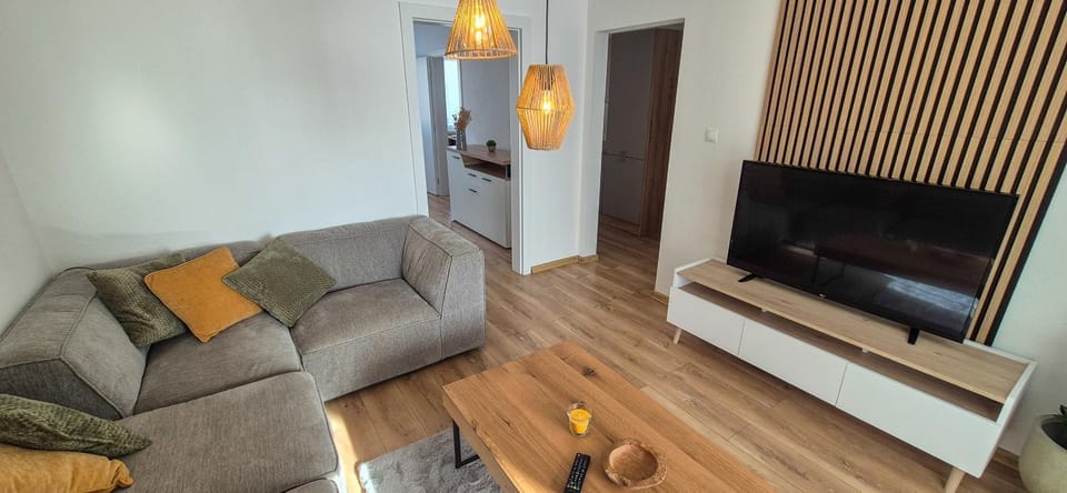Communal lounge/ TV room, TV and multimedia, Living room, Seating area, Evening entertainment