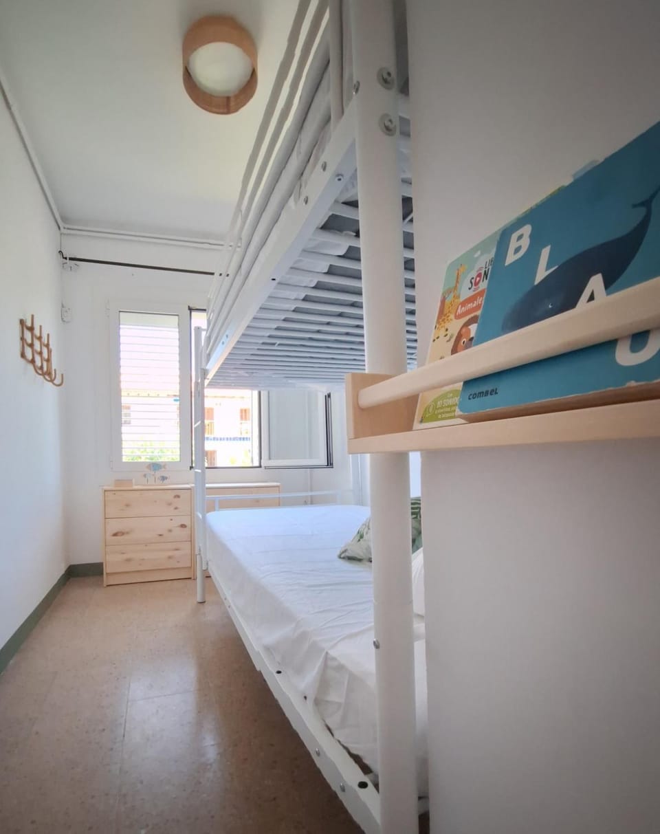 Bedroom, bunk bed