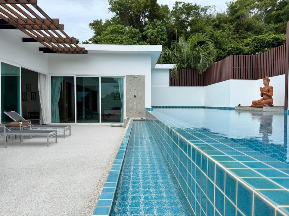 Patio, Day, Pool view, Swimming pool, sunbed
