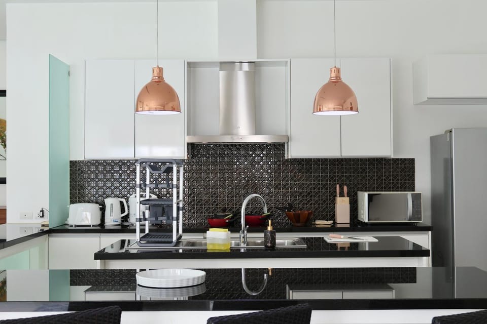Coffee/tea facilities, Kitchen or kitchenette, stove, toaster