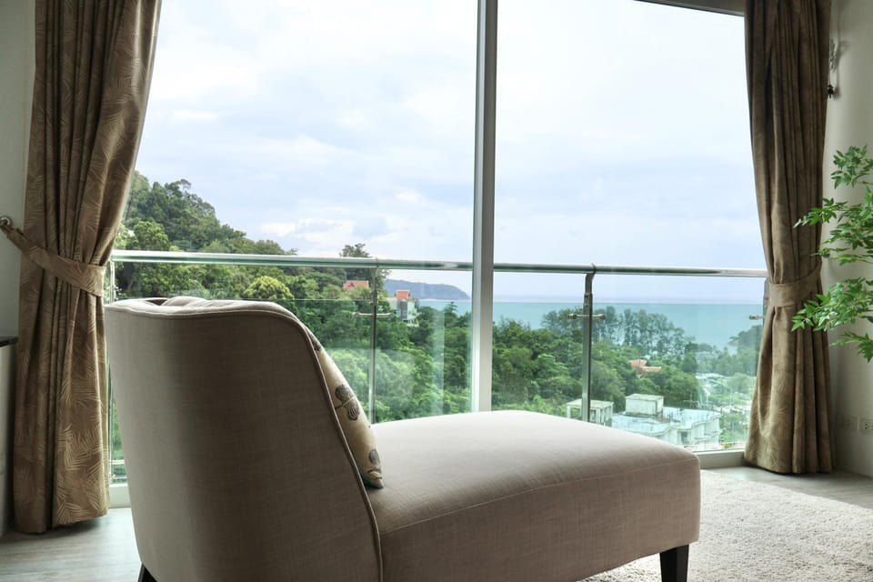 Natural landscape, View (from property/room), Balcony/Terrace, Living room, Seating area, Lake view, Mountain view, River view, Sea view