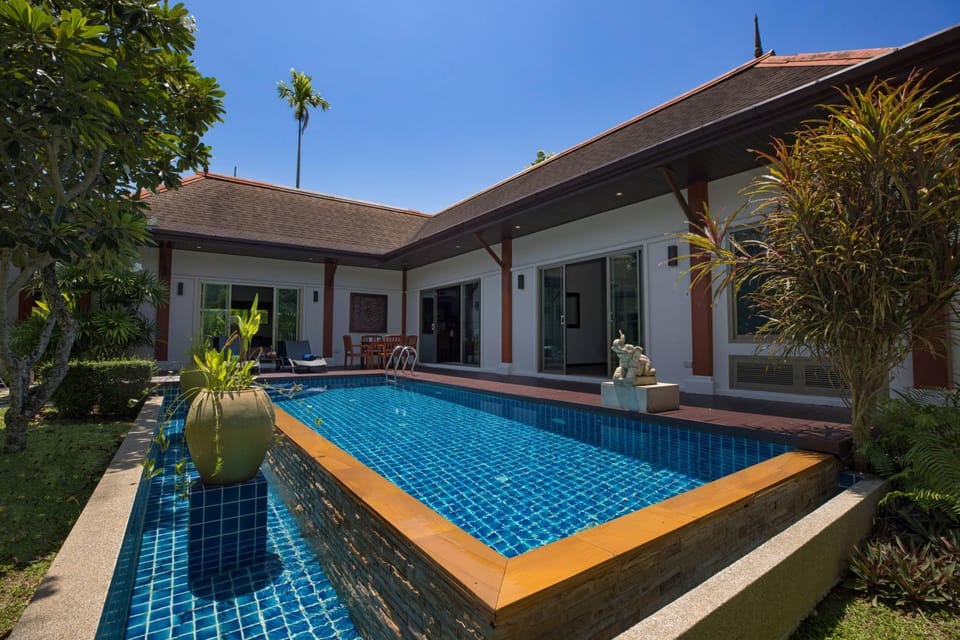 Garden, Garden view, Pool view, Swimming pool, sunbed