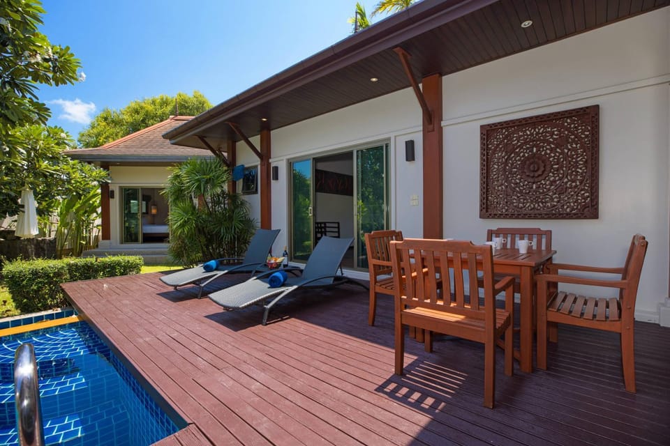 Property building, Garden, Pool view, Swimming pool, sunbed