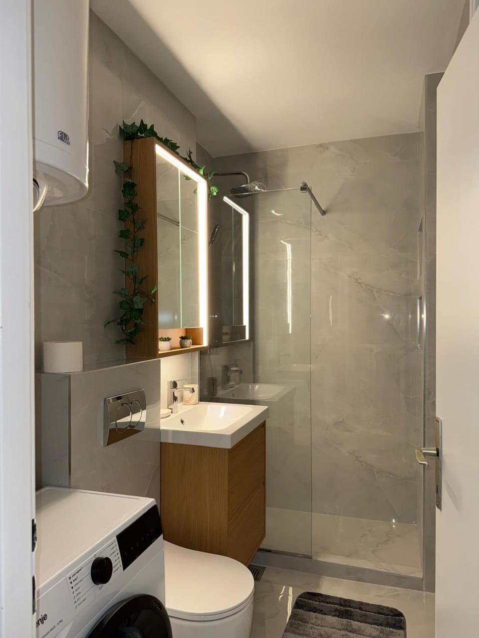 Shower, Toilet, Bathroom, towels, washing machine