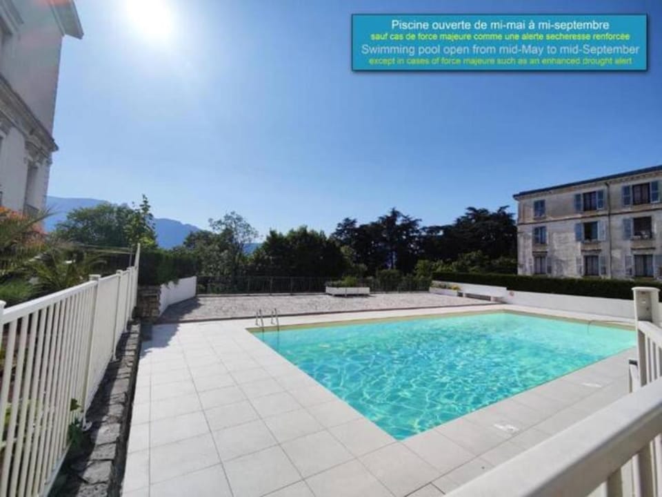 Swimming pool, Swimming pool