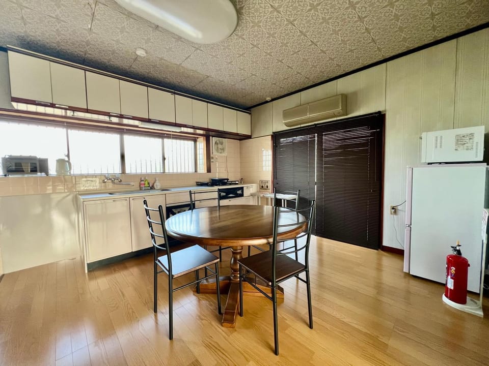 Kitchen or kitchenette, Dining area, stove, toaster
