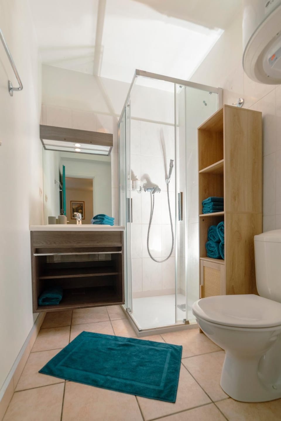 Shower, Toilet, Bathroom, towels