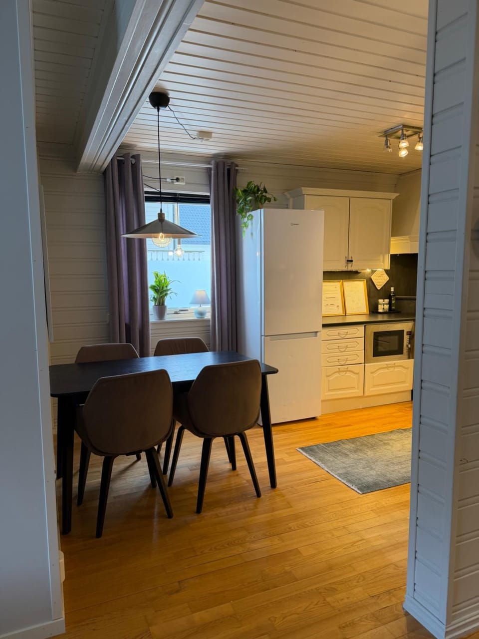 Half of a semi-detached house with 2 bedrooms, 1100 m to city center! Apartment in Tromso