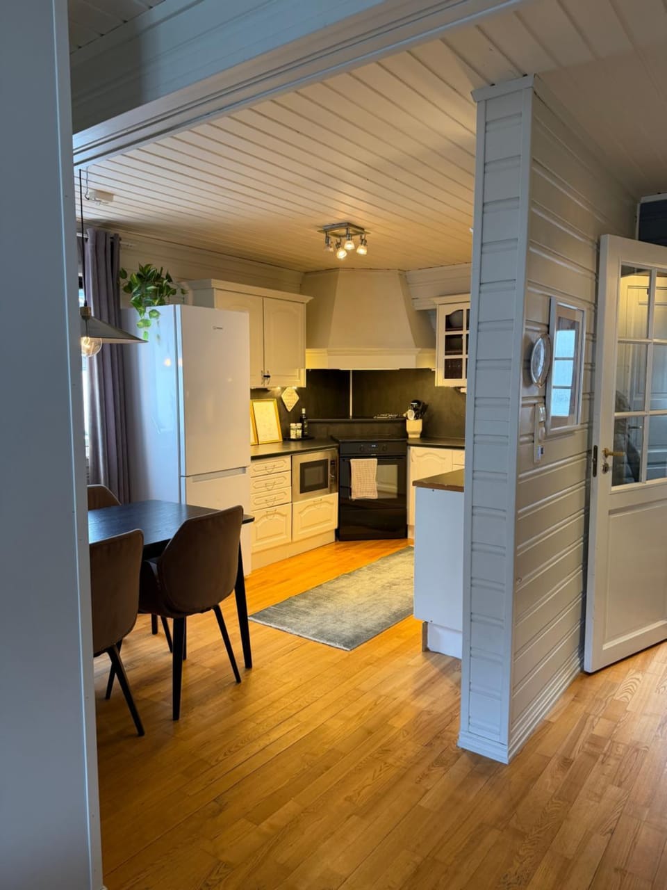 Half of a semi-detached house with 2 bedrooms, 1100 m to city center! Apartment in Tromso