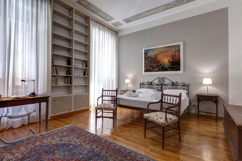 Bed, Photo of the whole room, Seating area, Bedroom