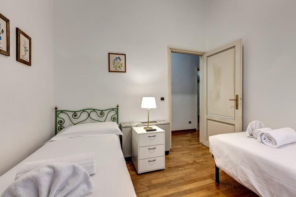 Bedroom, towels