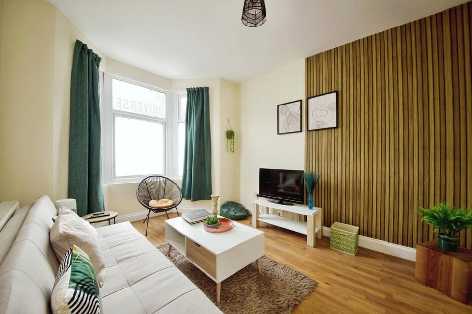 Communal lounge/ TV room, TV and multimedia, Living room, Seating area