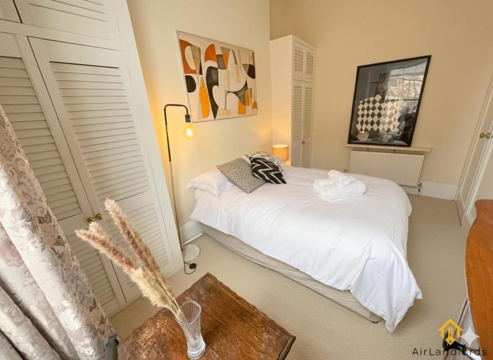 Exclusive 2 Bedroom Flat in Holland Park! Apartment in City of Westminster