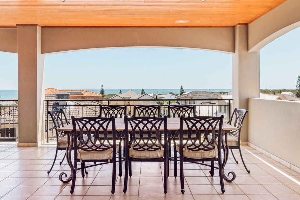 Patio, Day, Natural landscape, View (from property/room), Balcony/Terrace, Balcony/Terrace, Seating area, Dining area, Sea view