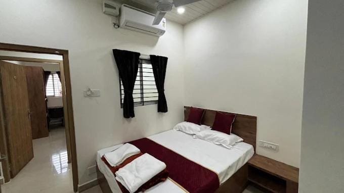 Port Inn Lodge Hotel in Mangaluru